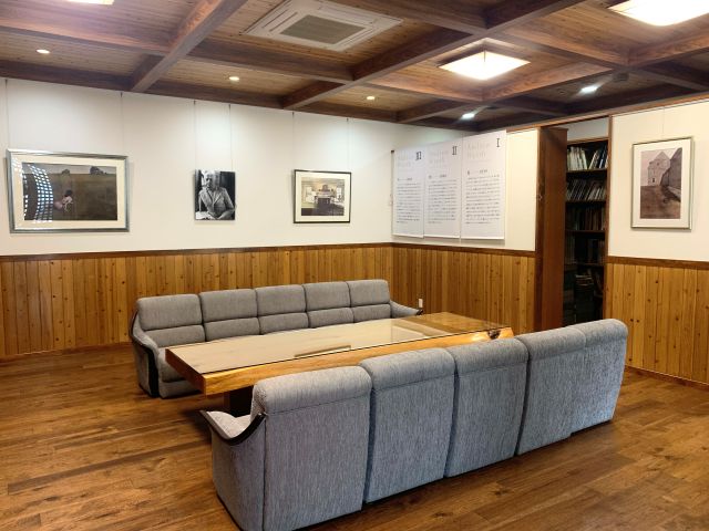 ワイエスセンター・図書室